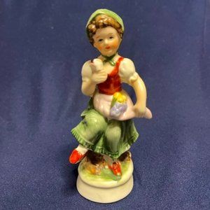 VTG Country Girl w/Apron Flowers Figurine Statue Porcelain Hand Painted 5.25"